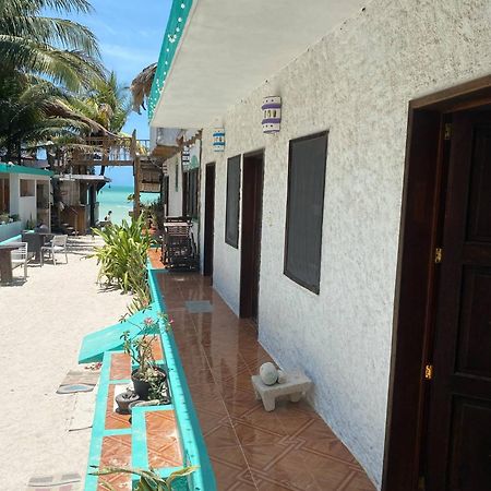 Casa Victor Avila ホルボックス島 エクステリア 写真