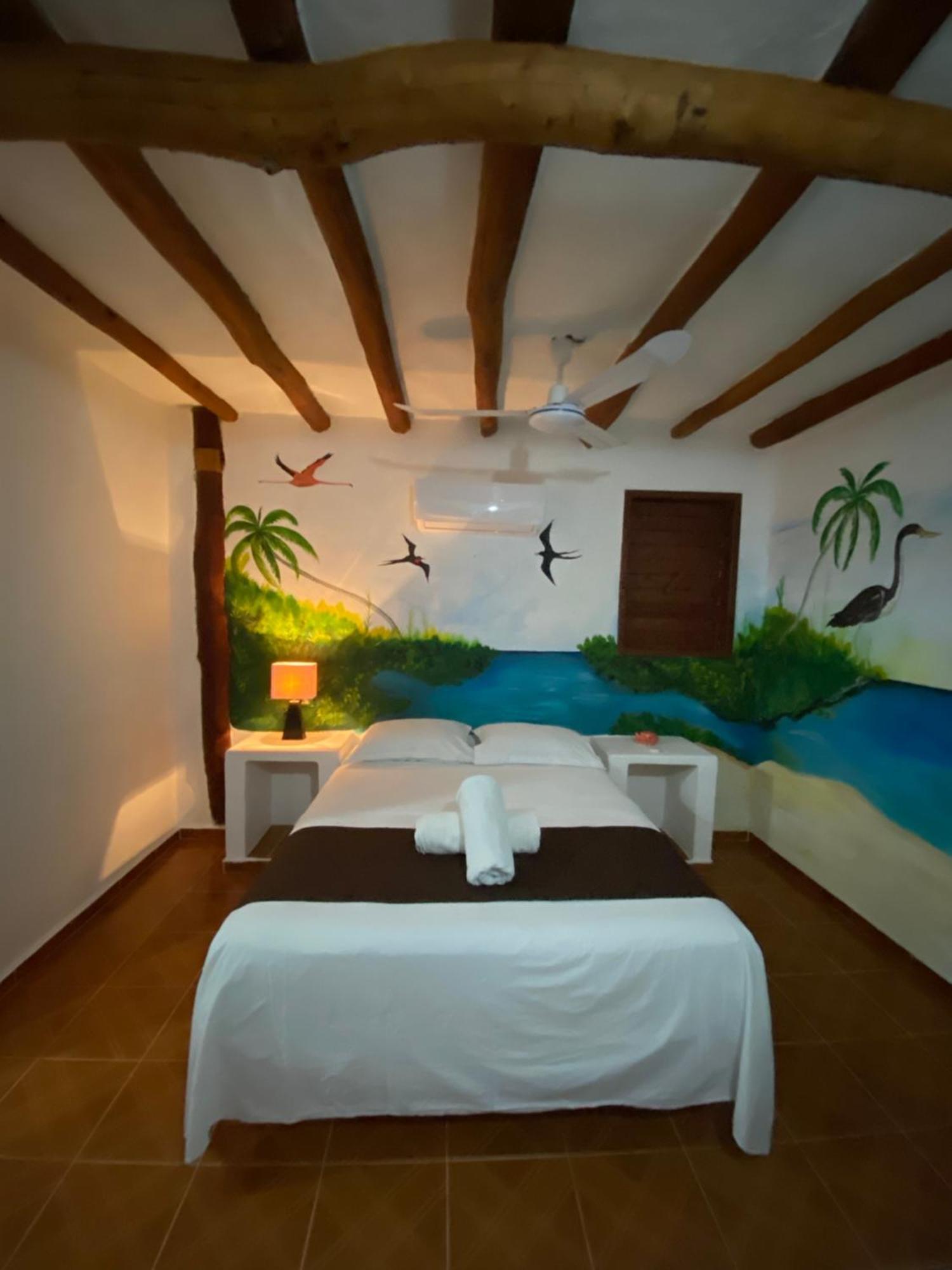 Casa Victor Avila ホルボックス島 エクステリア 写真
