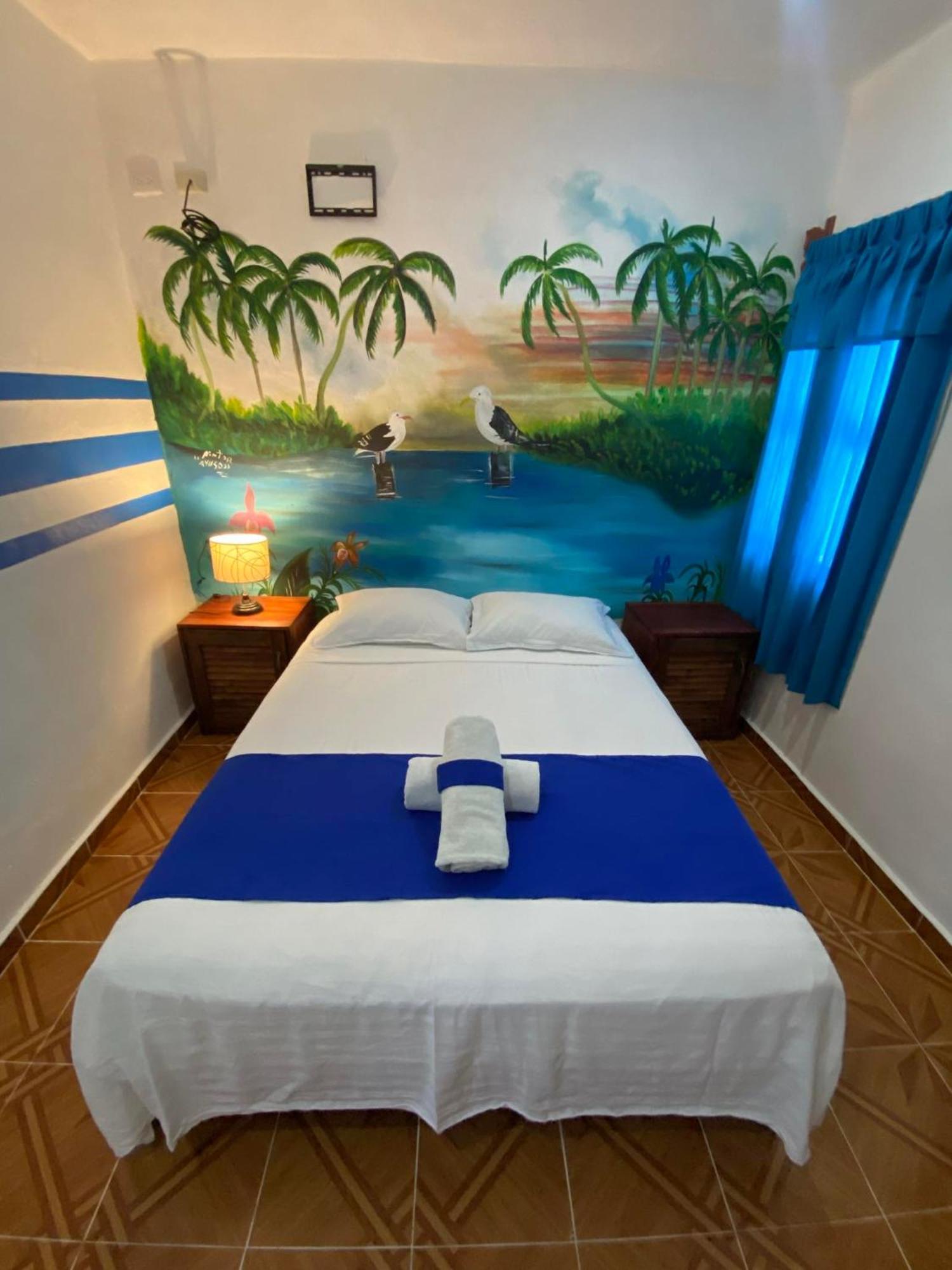 Casa Victor Avila ホルボックス島 エクステリア 写真