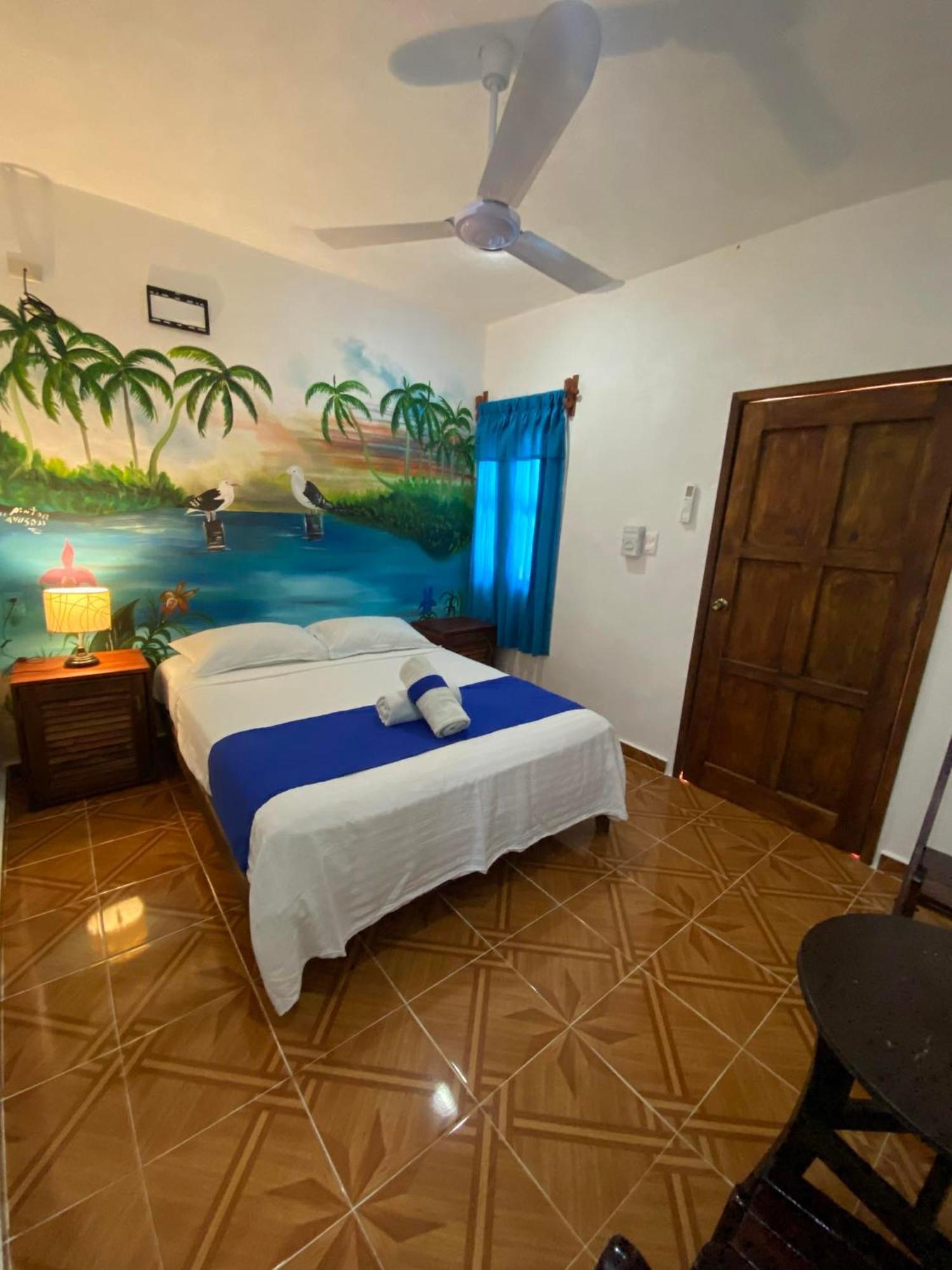 Casa Victor Avila ホルボックス島 エクステリア 写真