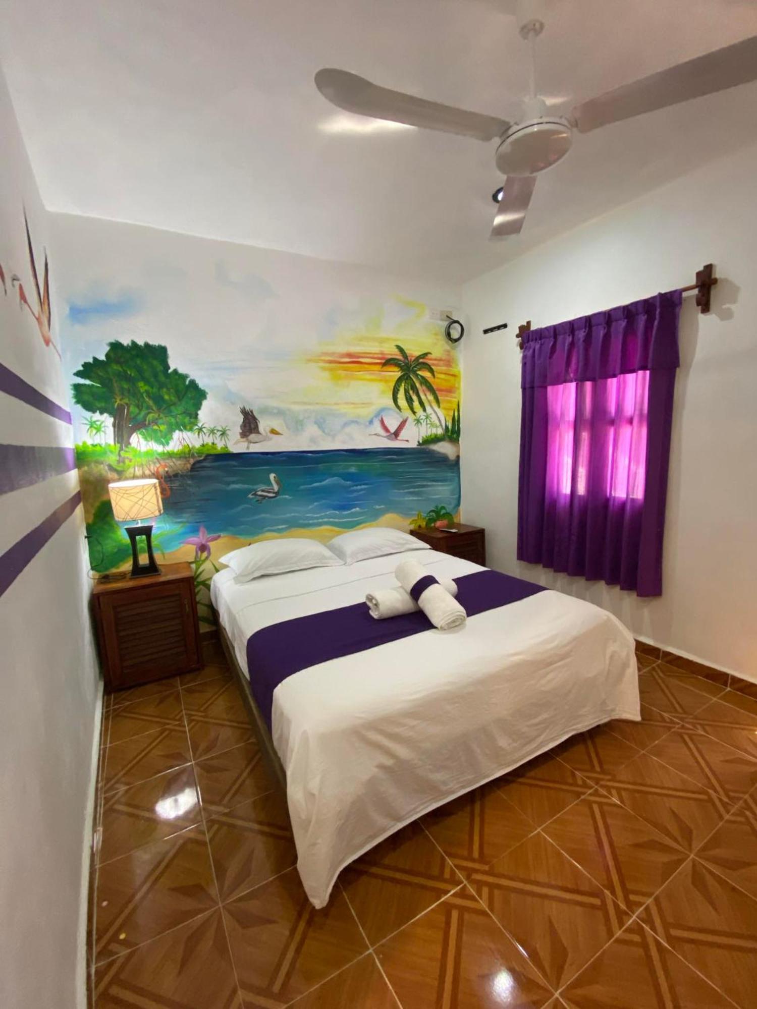 Casa Victor Avila ホルボックス島 エクステリア 写真