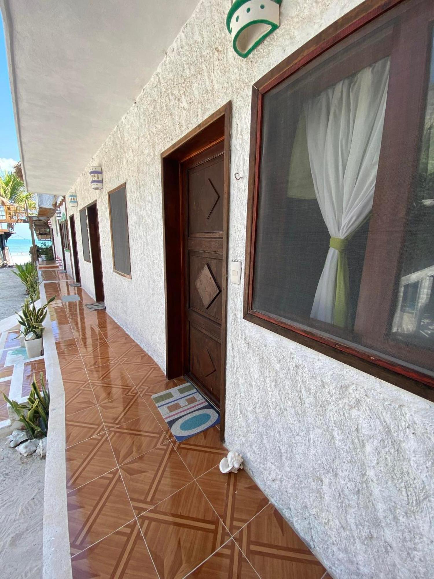Casa Victor Avila ホルボックス島 エクステリア 写真