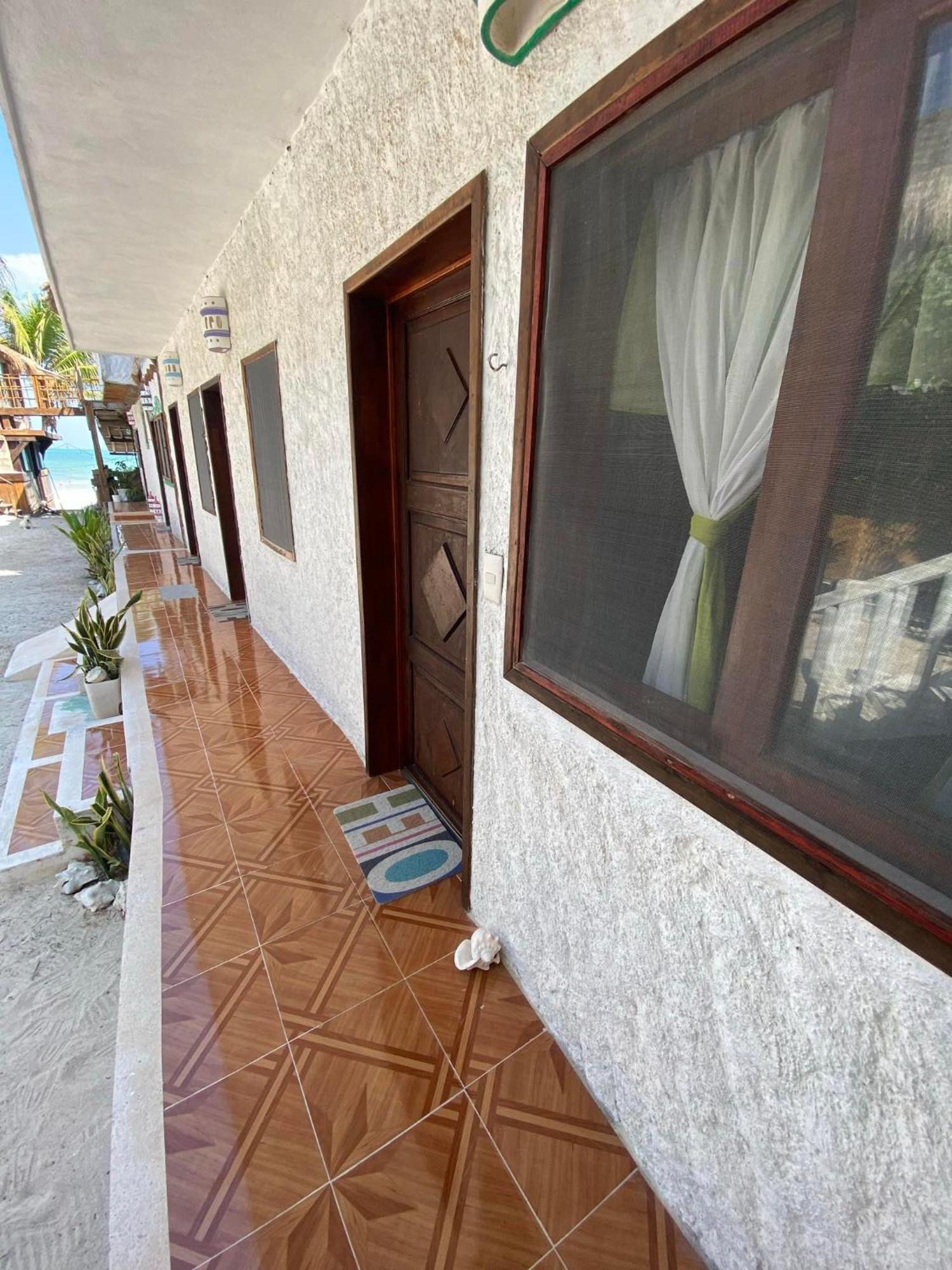 Casa Victor Avila ホルボックス島 エクステリア 写真