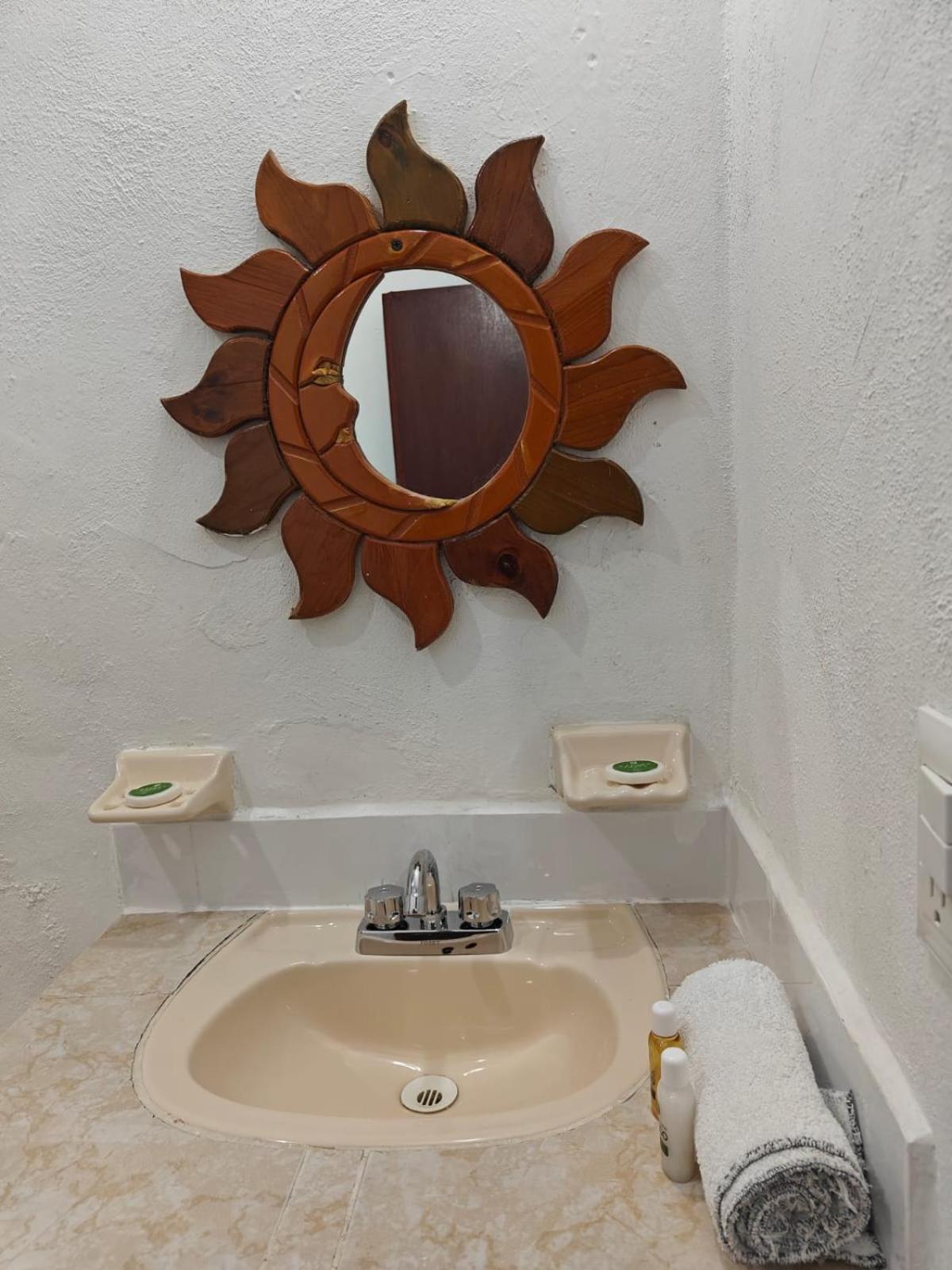 Casa Victor Avila ホルボックス島 エクステリア 写真