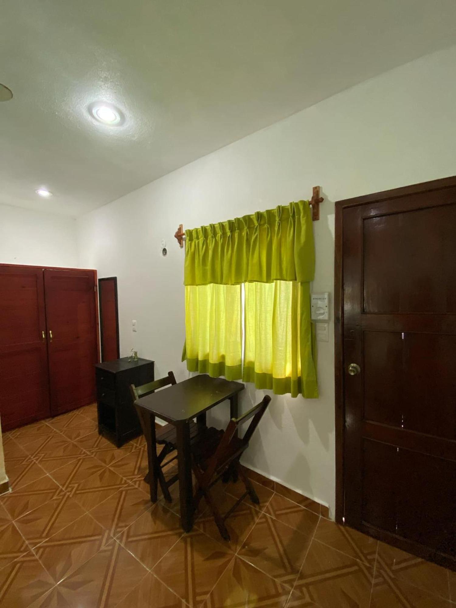 Casa Victor Avila ホルボックス島 エクステリア 写真