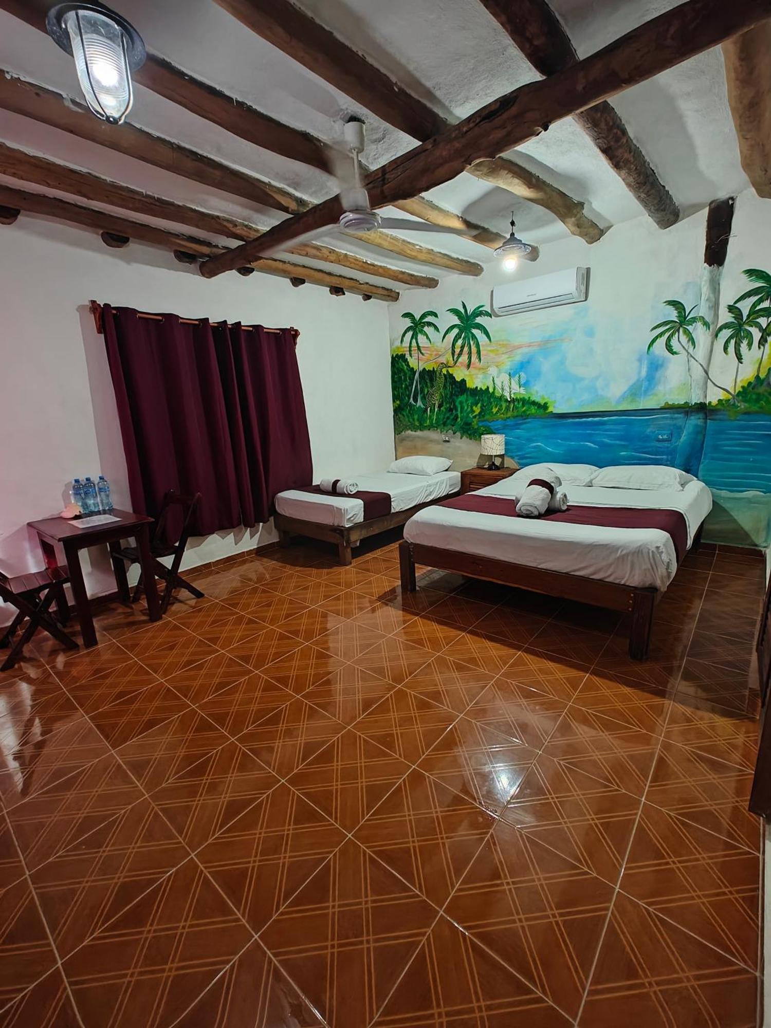 Casa Victor Avila ホルボックス島 エクステリア 写真