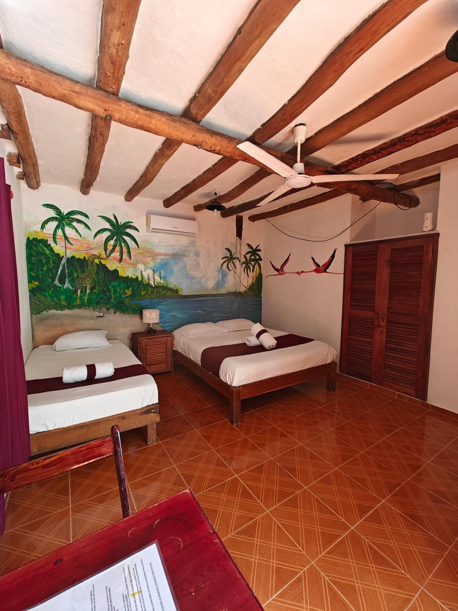 Casa Victor Avila ホルボックス島 エクステリア 写真