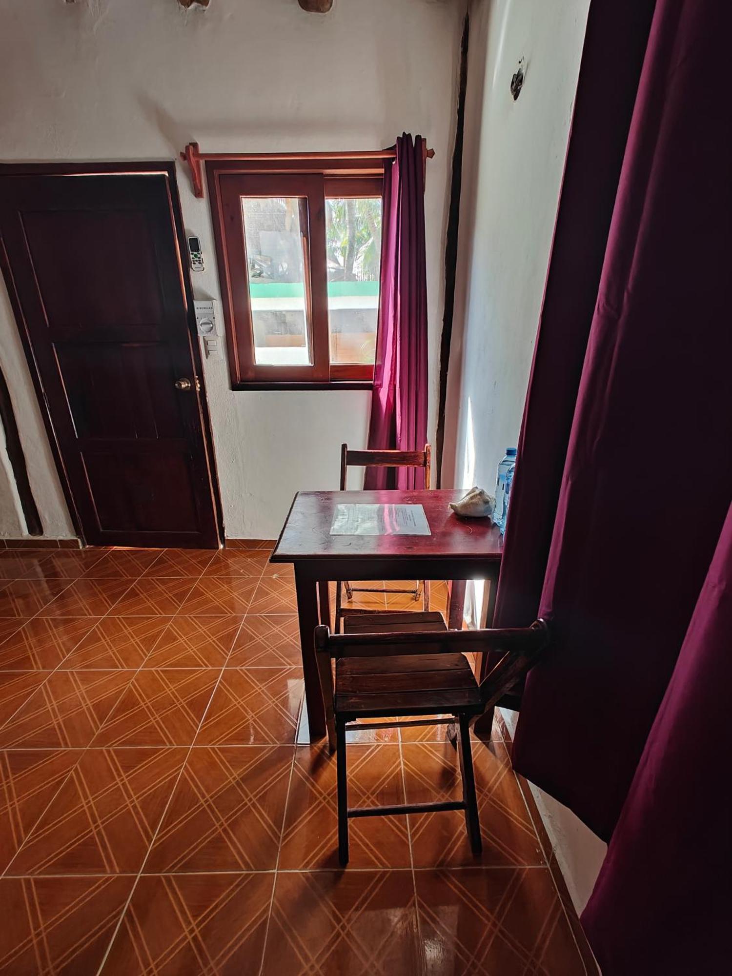 Casa Victor Avila ホルボックス島 エクステリア 写真