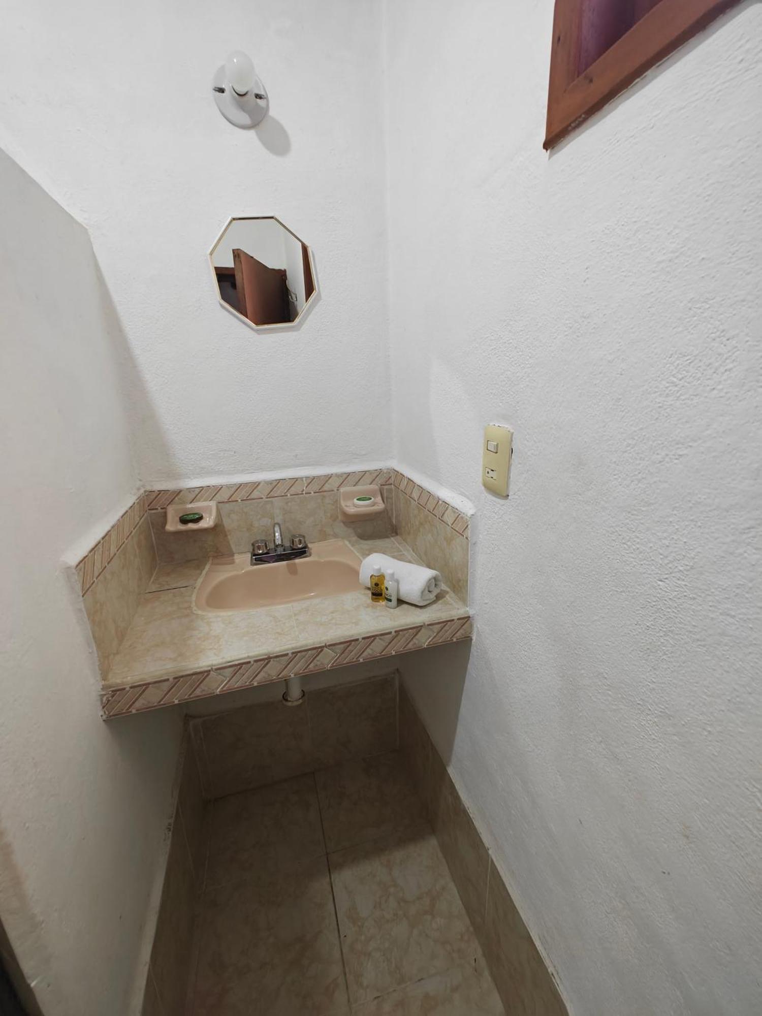 Casa Victor Avila ホルボックス島 エクステリア 写真