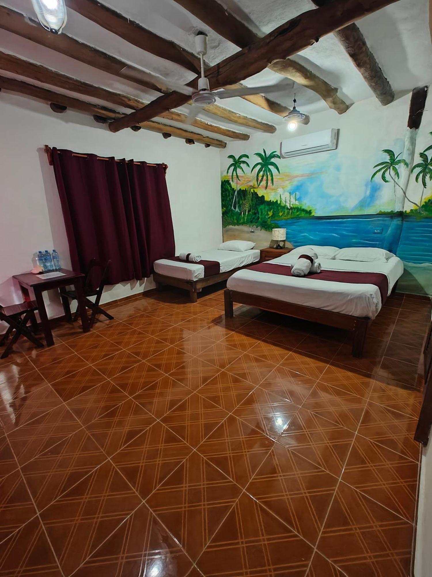Casa Victor Avila ホルボックス島 エクステリア 写真