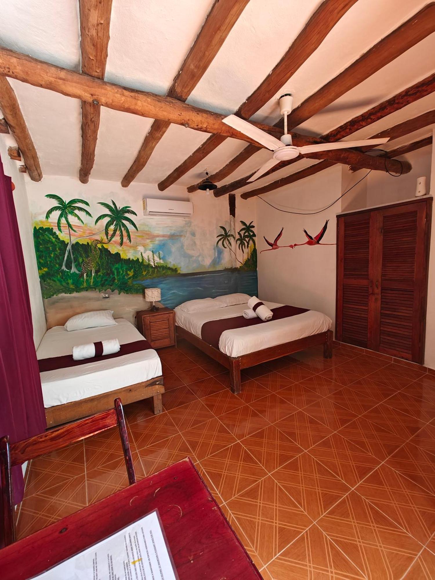 Casa Victor Avila ホルボックス島 エクステリア 写真
