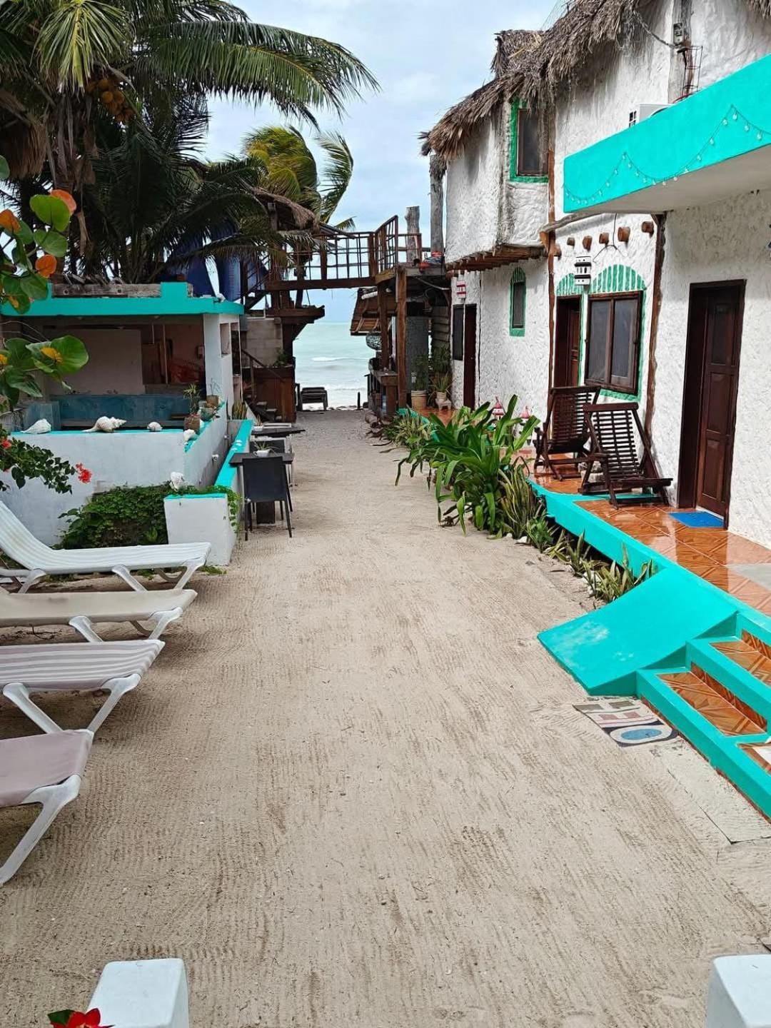 Casa Victor Avila ホルボックス島 エクステリア 写真