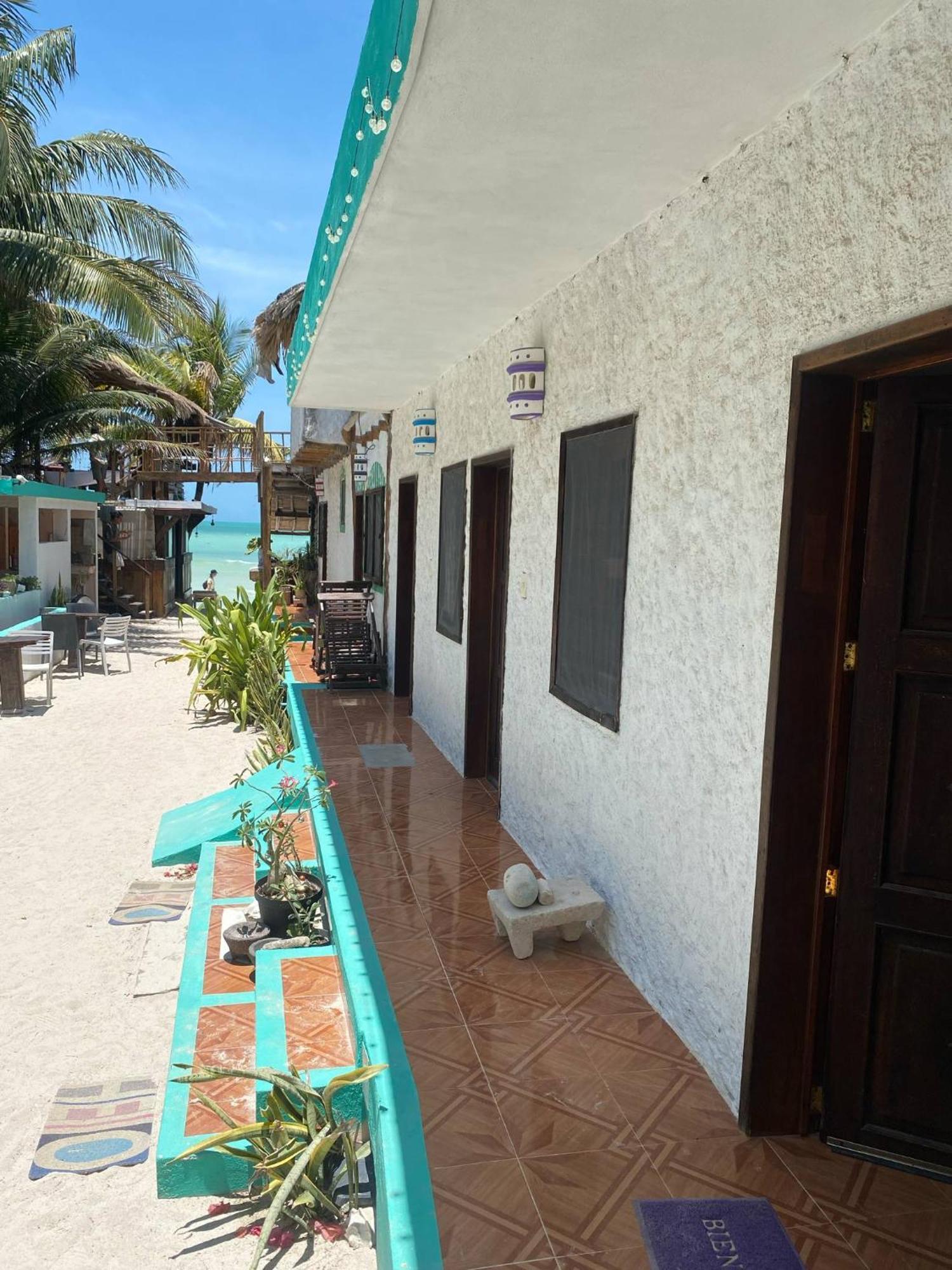 Casa Victor Avila ホルボックス島 エクステリア 写真